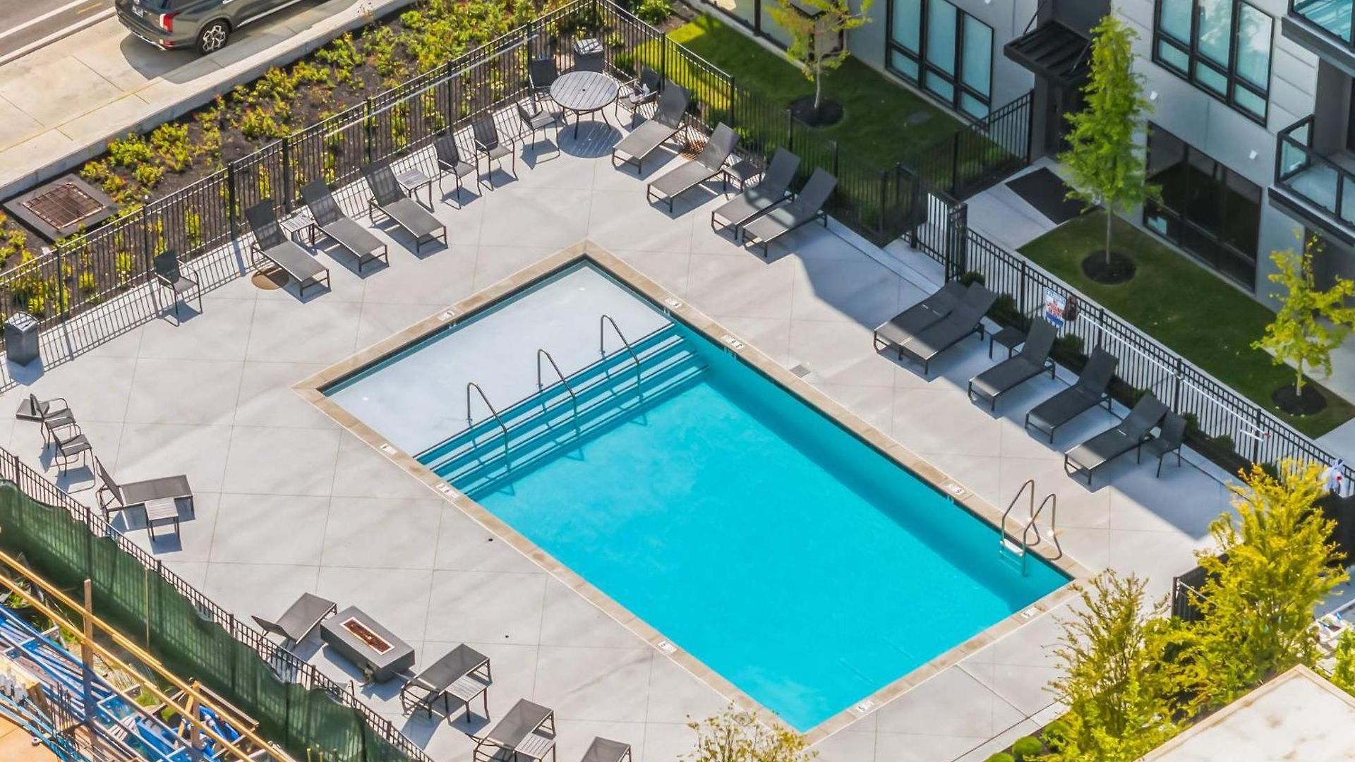 Modern West End For 6 Shared Pool & Gym *