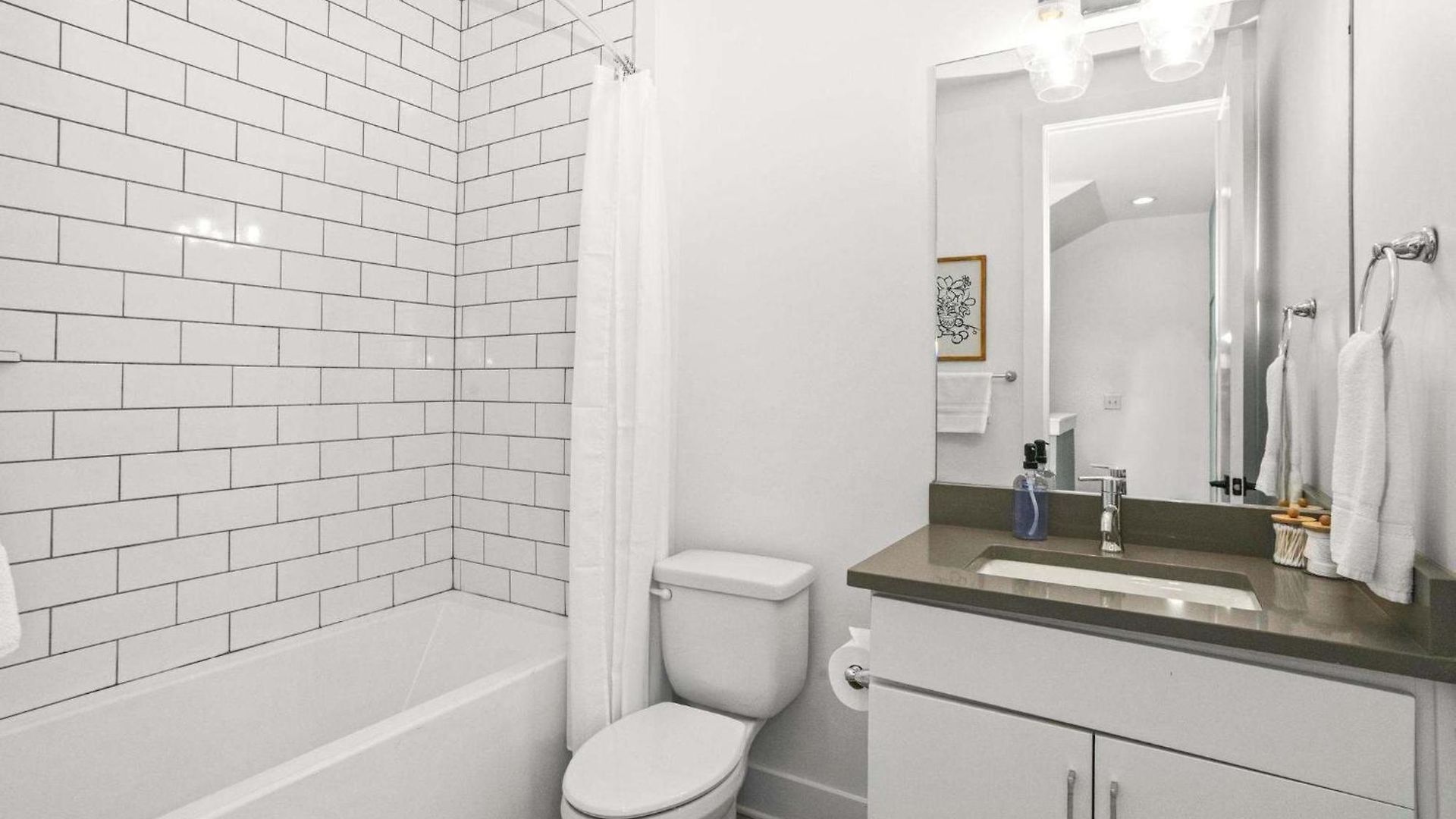 8th Ave South Gem Fabulous For Groups Of 12 Holiday home Nashville
