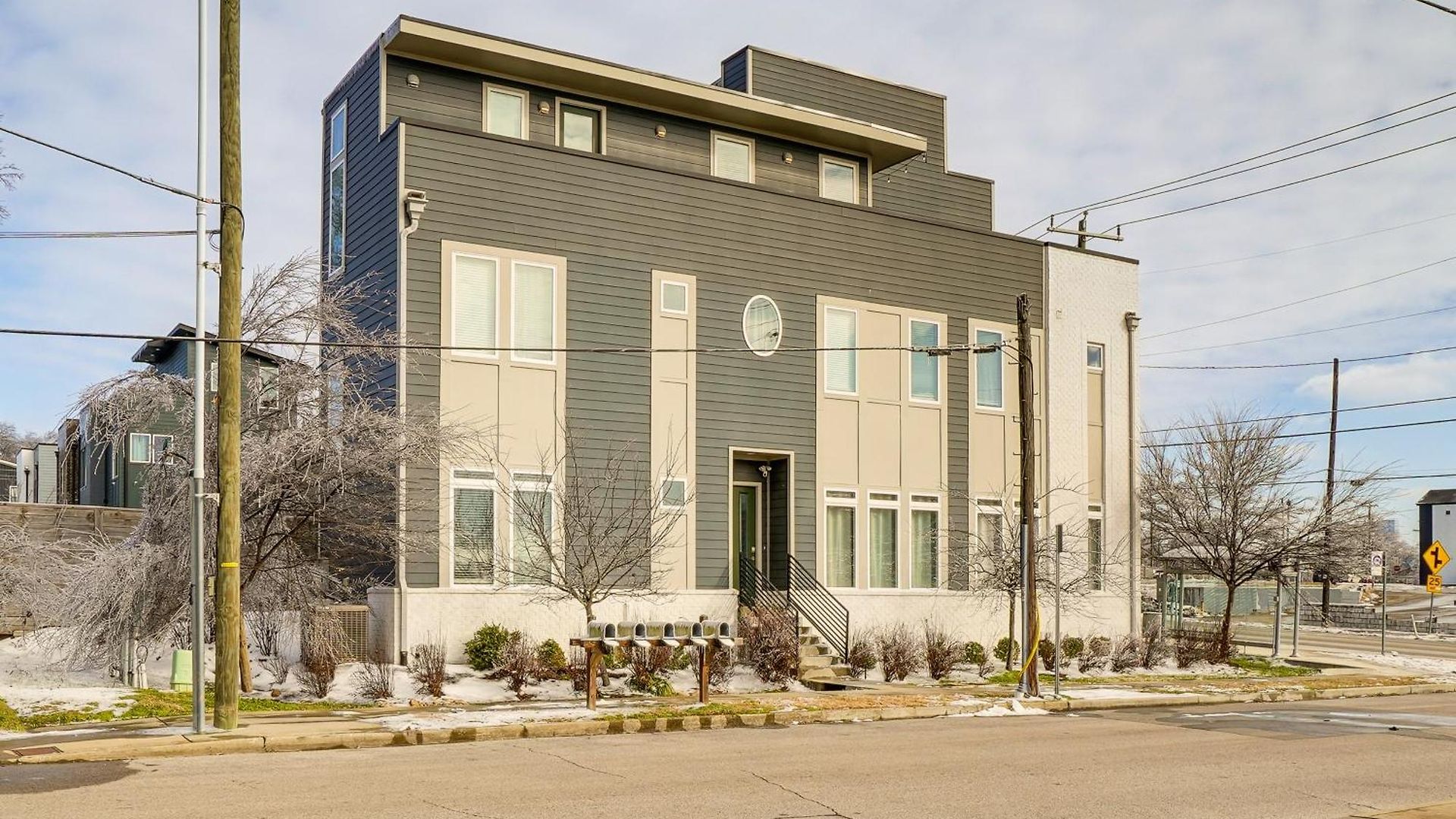 Holiday home 1 Mi To General: Upscale Townhome