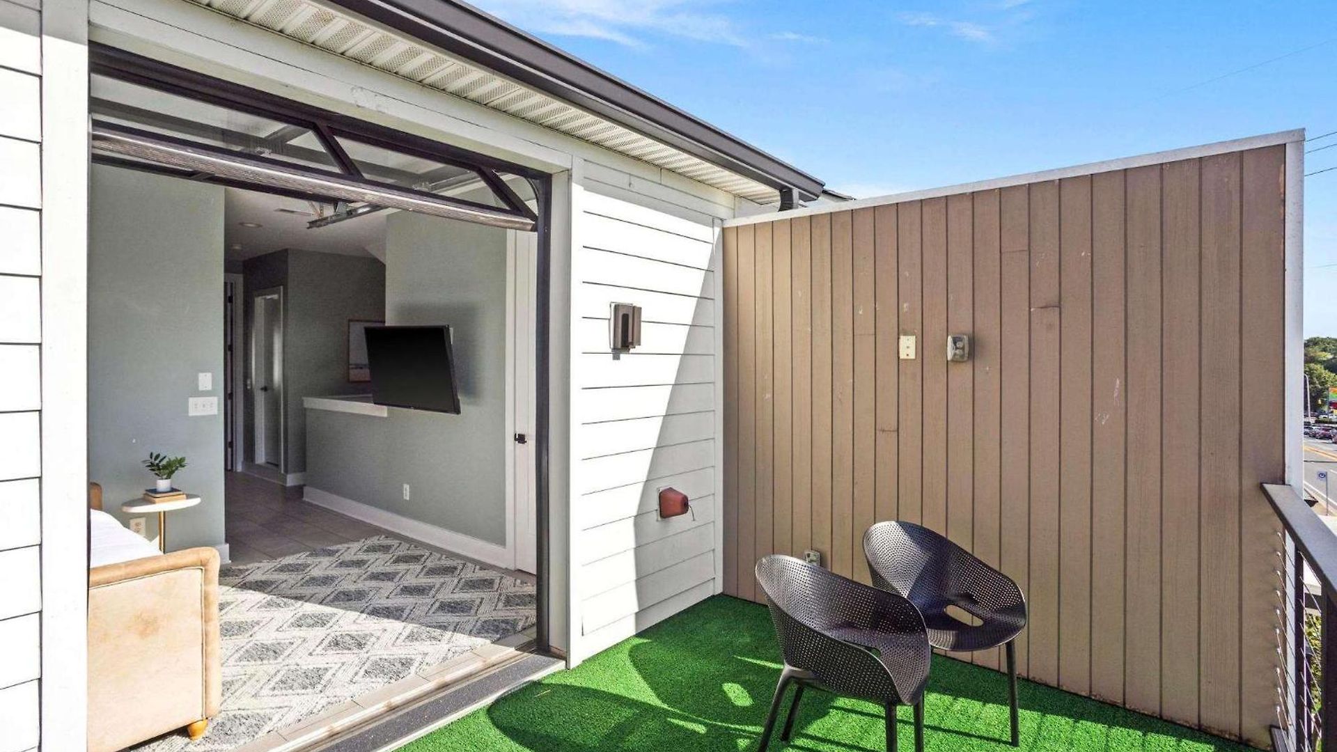 8th Ave South Gem Fabulous For Groups Of 12 Holiday home
