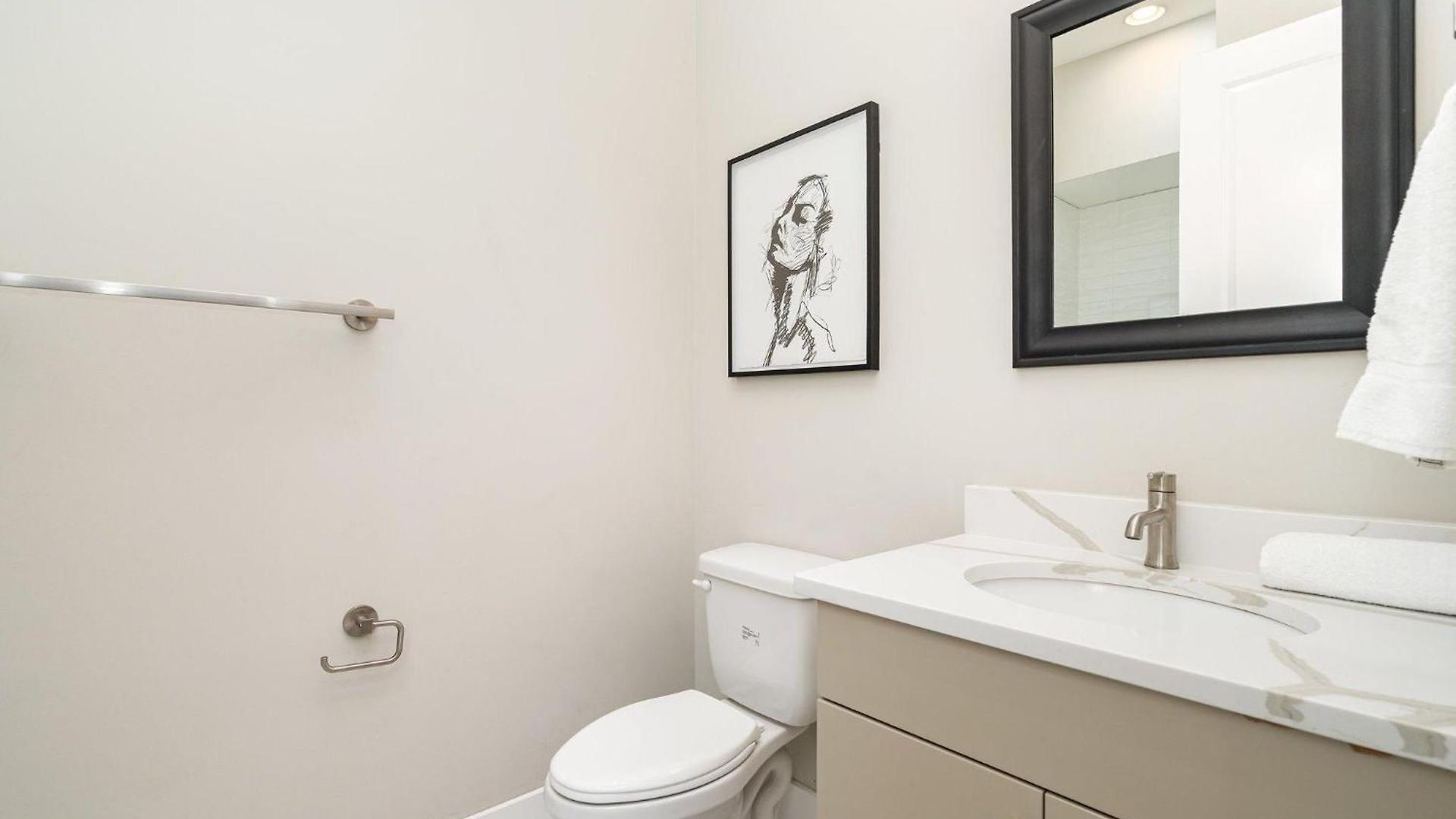 Outlaw-rooftop Patio & Game Room-mins To Broadway Holiday home Nashville