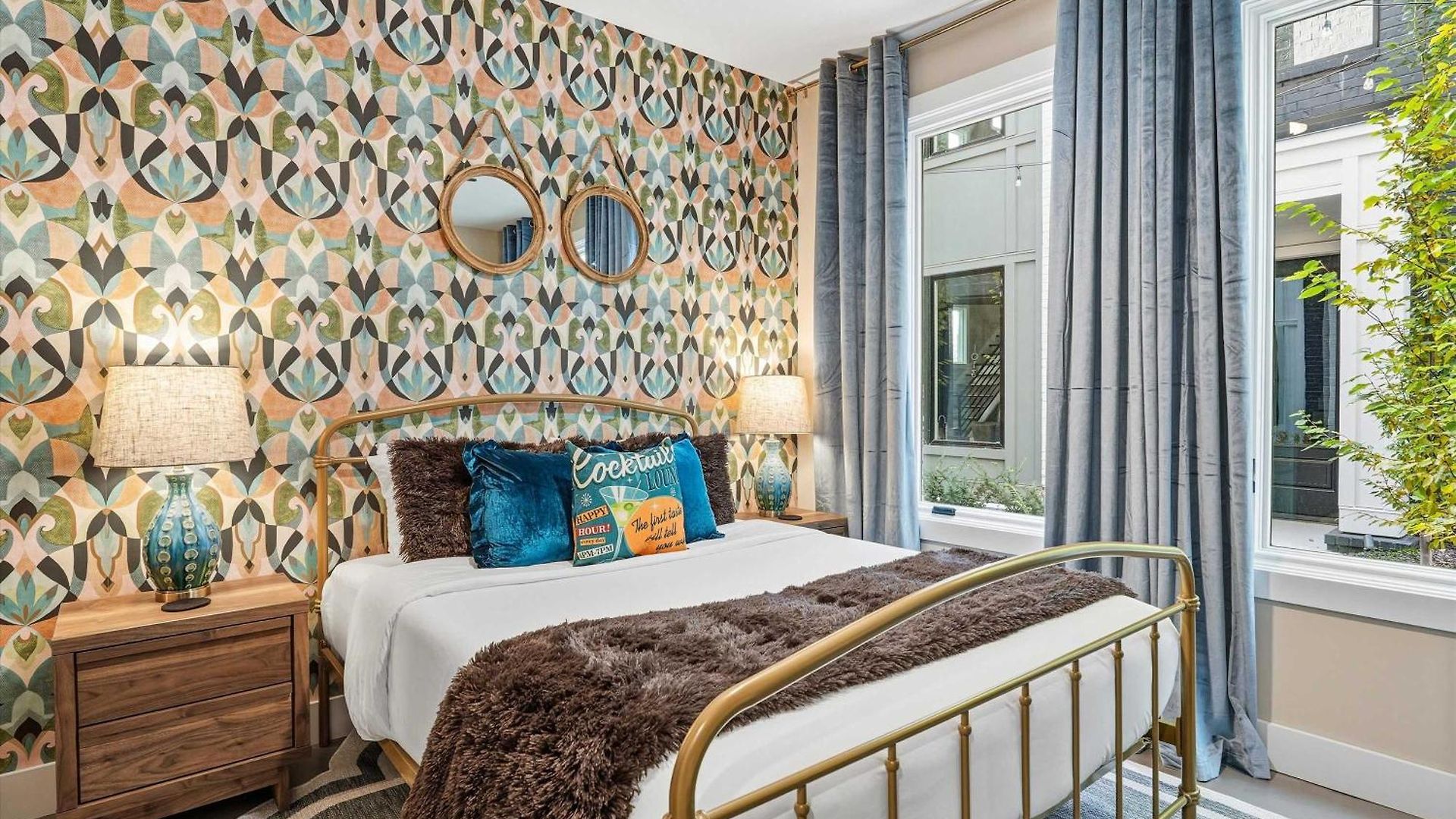 Luxury Gated Duo Sleeps 24 Karaoke & Rooftop Holiday home