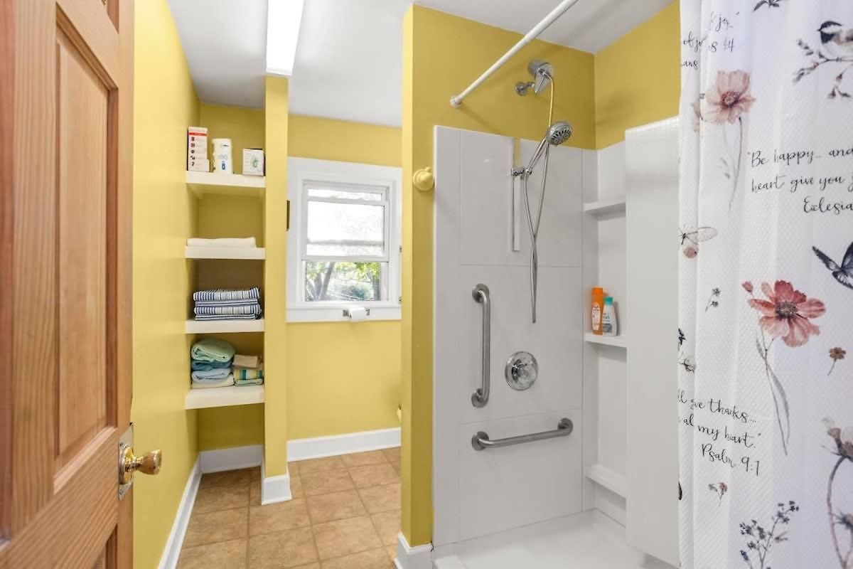 Upper Unit Retreat Pet-friendly