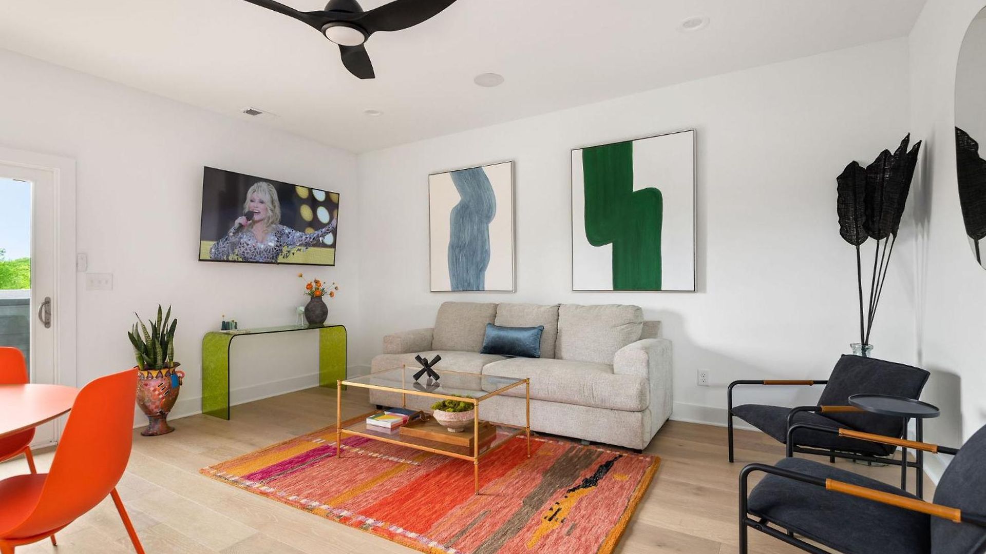 Holiday home Modern Palette - Private Patio - Mins To Broadway *