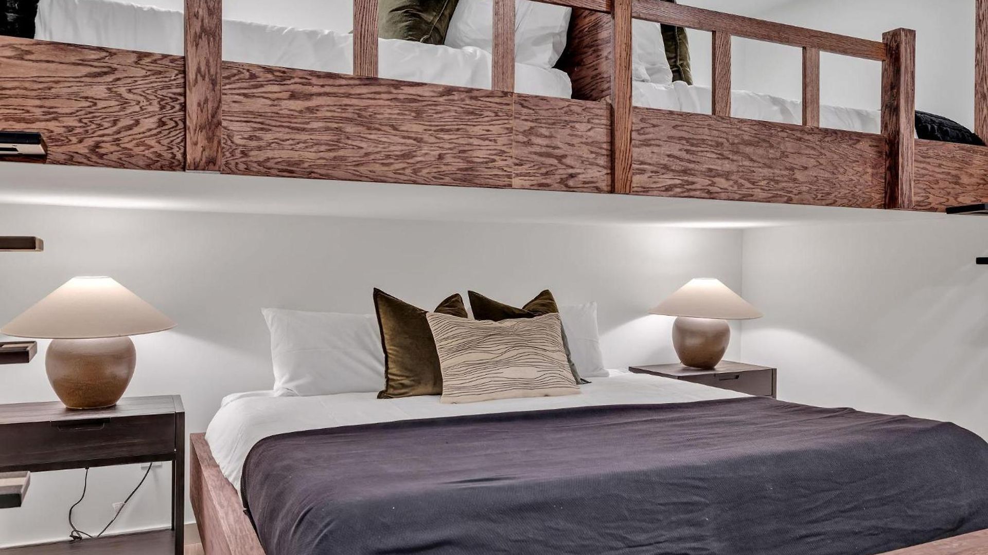 Hyve-anthem-private Balconies-walk To Broadway Holiday home