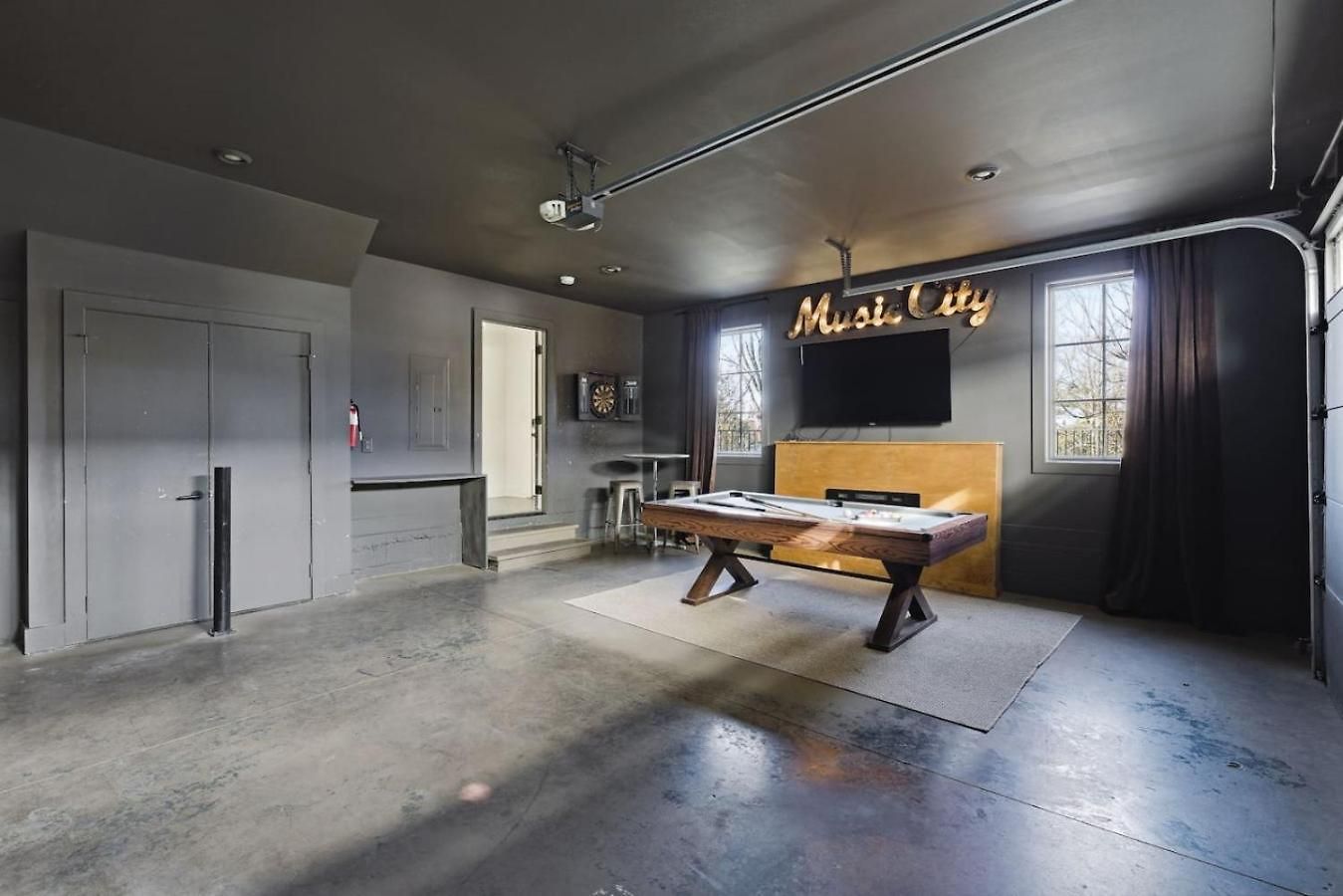 Holiday home Townhome With Rooftop Garage Pool Table By Belmont And Vanderbilt