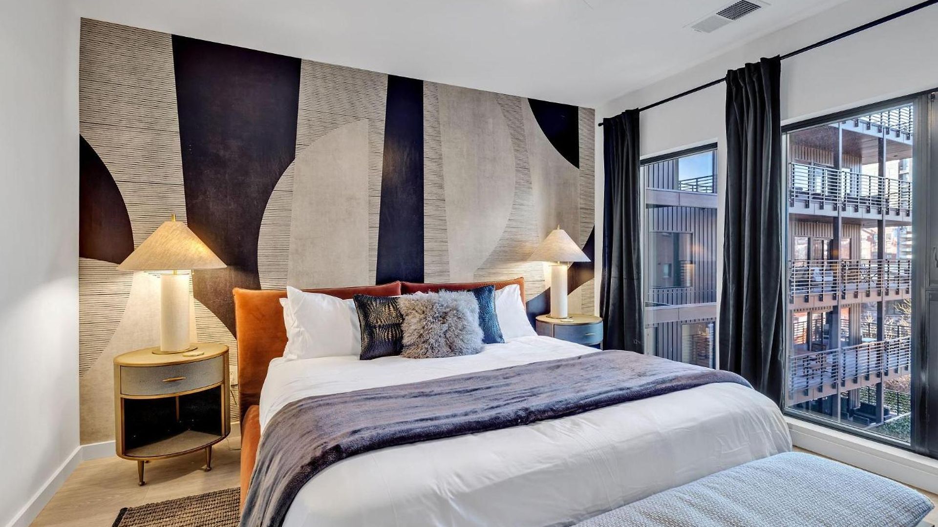 Hyve-anthem-private Balconies-walk To Broadway