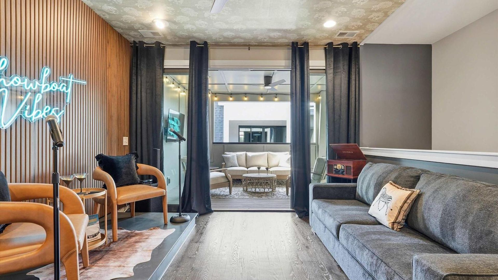 Luxury Gated Duo Sleeps 24 Karaoke & Rooftop Nashville