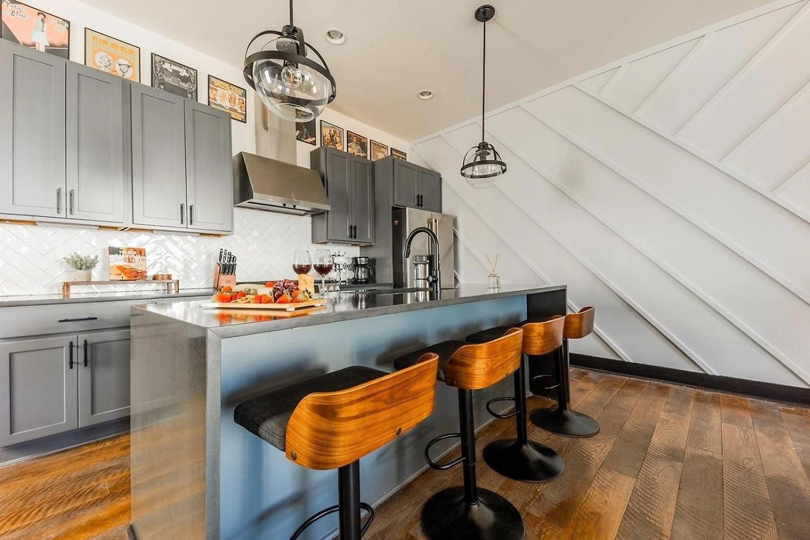 Boots & Broadway - 2 Units - Mins To Broadway Holiday home Nashville