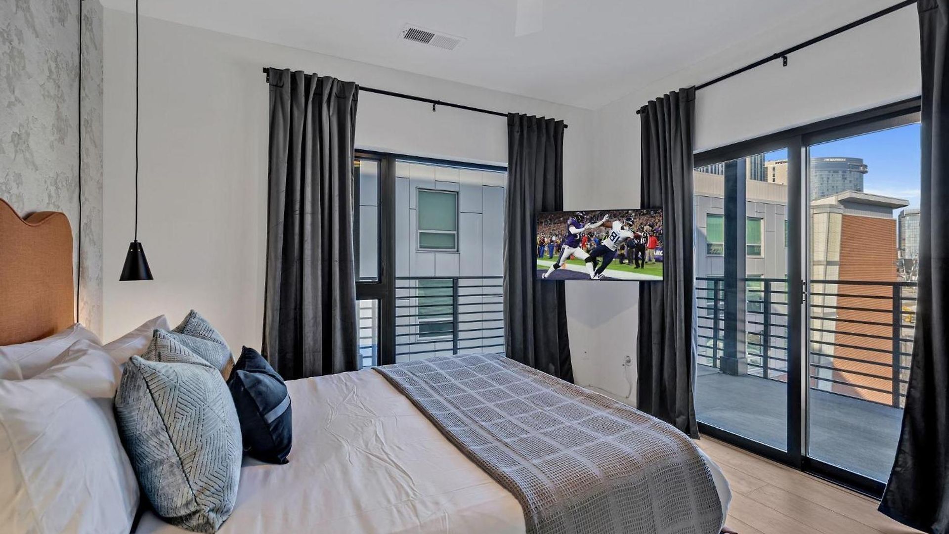 Hyve-anthem-private Balconies-walk To Broadway Holiday home