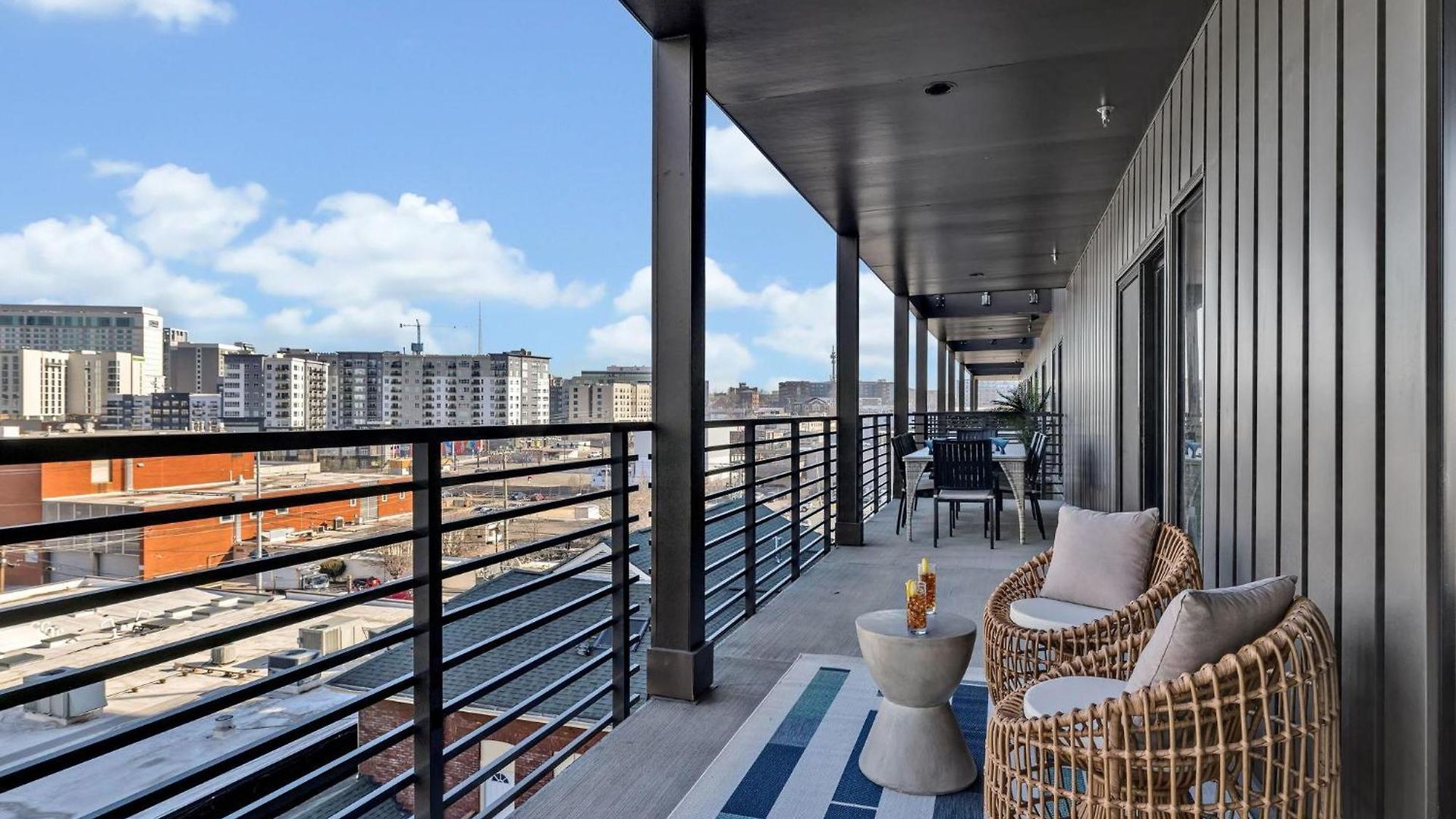 Hyve-anthem-private Balconies-walk To Broadway Holiday home