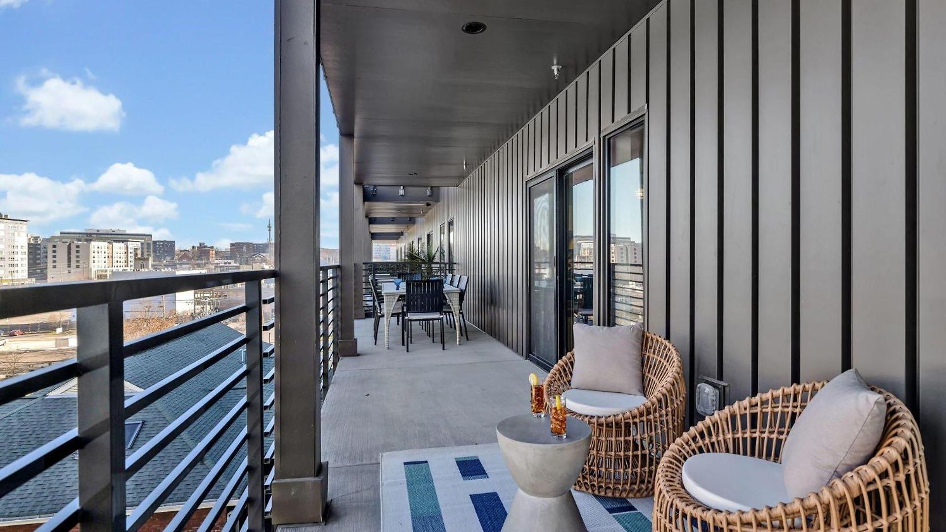 Holiday home Hyve-anthem-private Balconies-walk To Broadway *