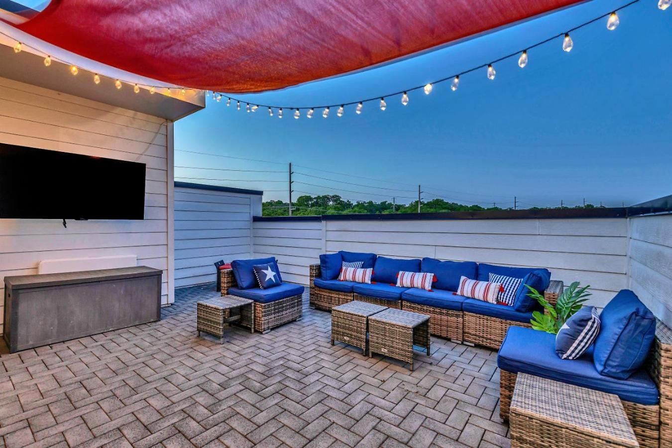 Rooftop Fire Pit + River Views 4br Sleeps 12 Holiday home *
