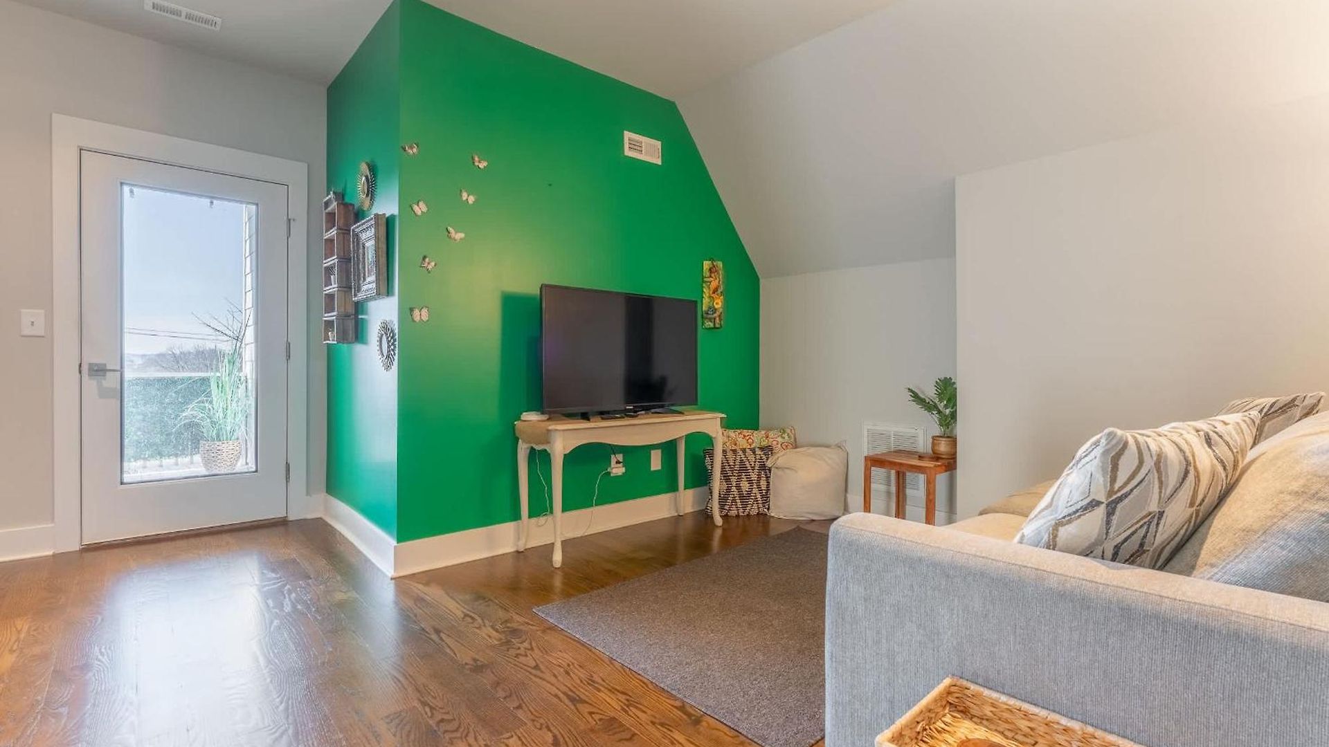 The Brightside Retreat - East Nash Balcony Views Holiday home *