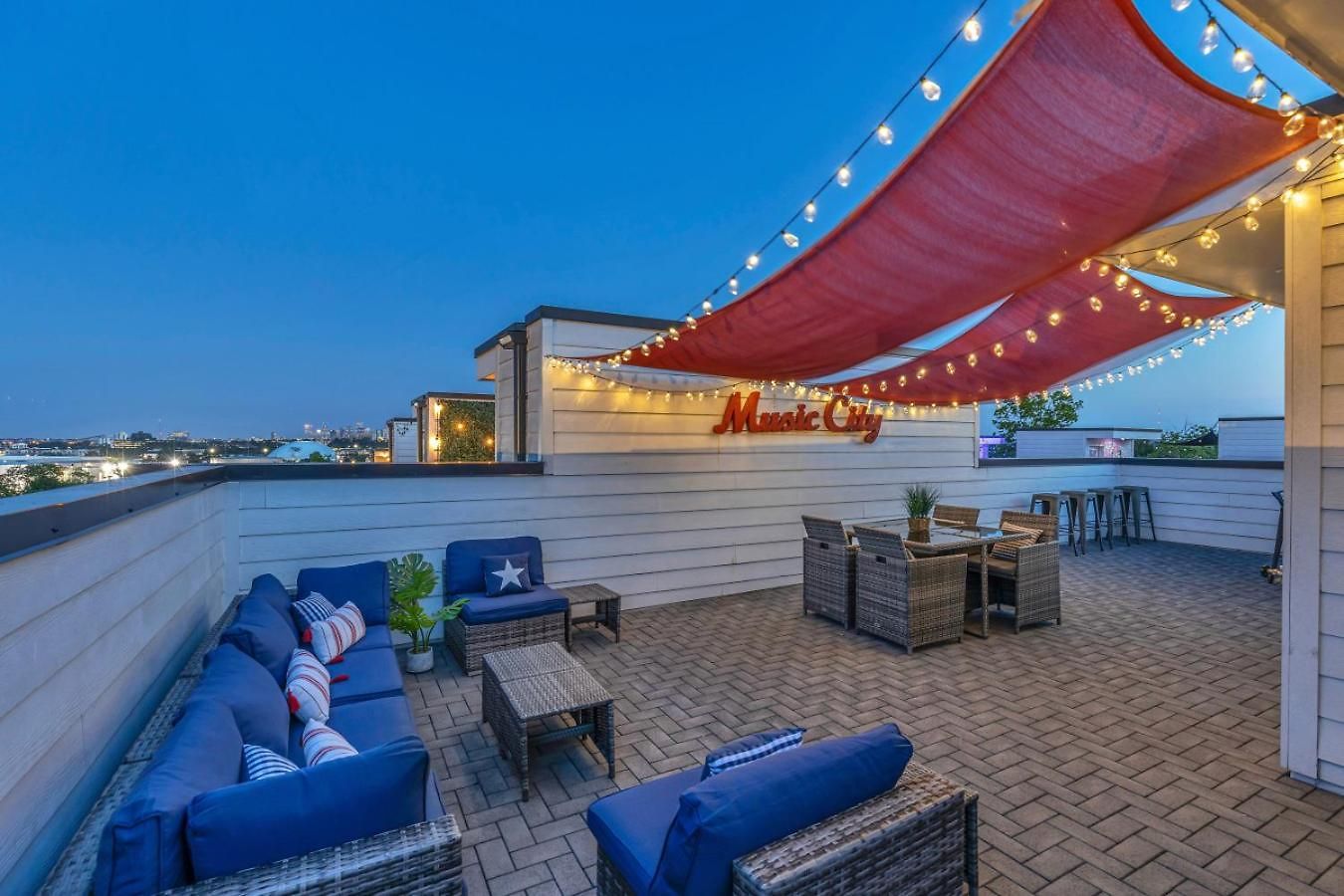 Rooftop Fire Pit + River Views 4br Sleeps 12 Holiday home