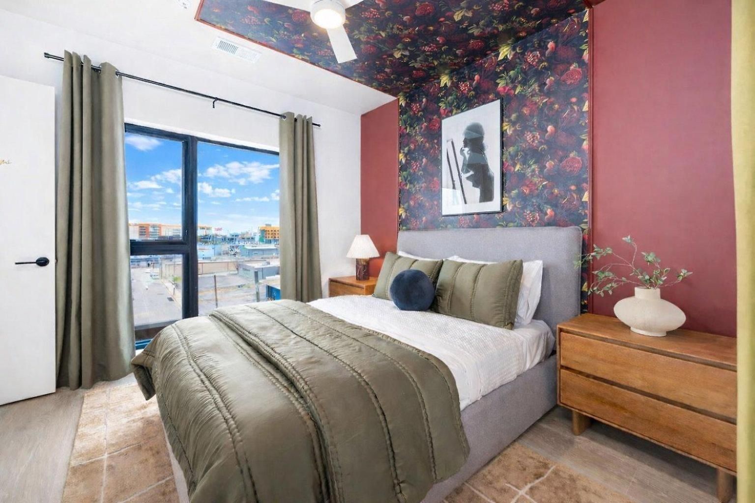 Holiday home Hyve-anthem-private Balconies-walk To Broadway *
