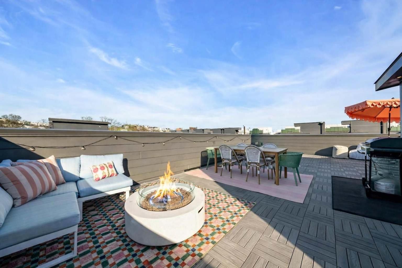 4br Getaway - Rooftop Views - Fire Pit Apartment *