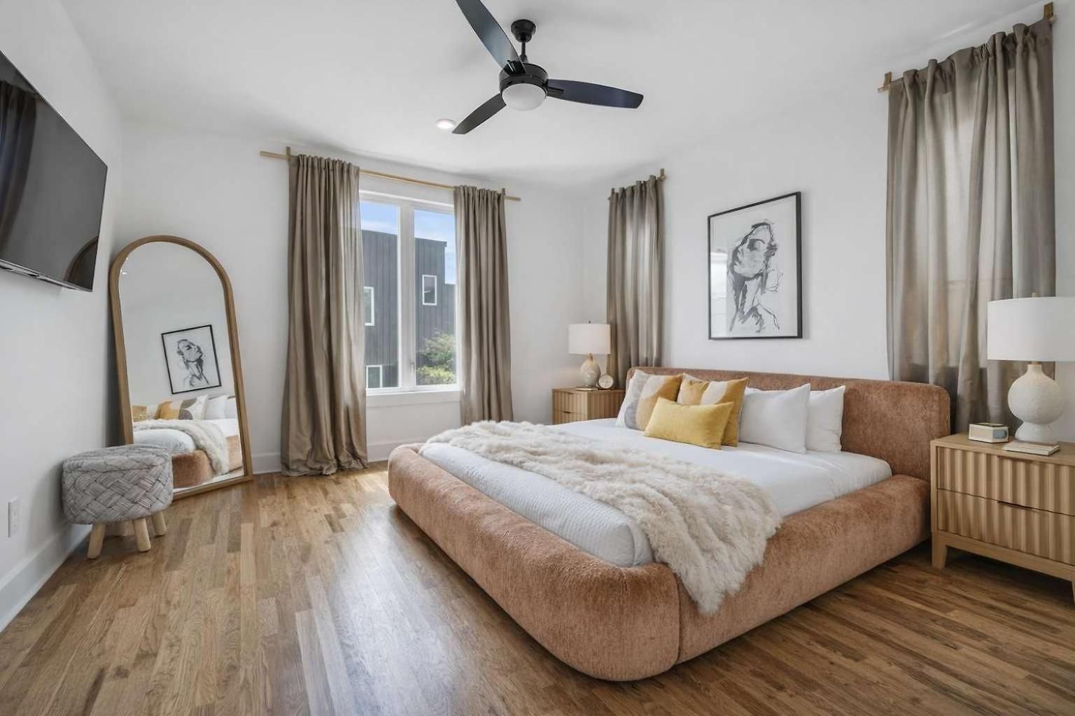 Townhouse With Rooftop & Modern Comfort *