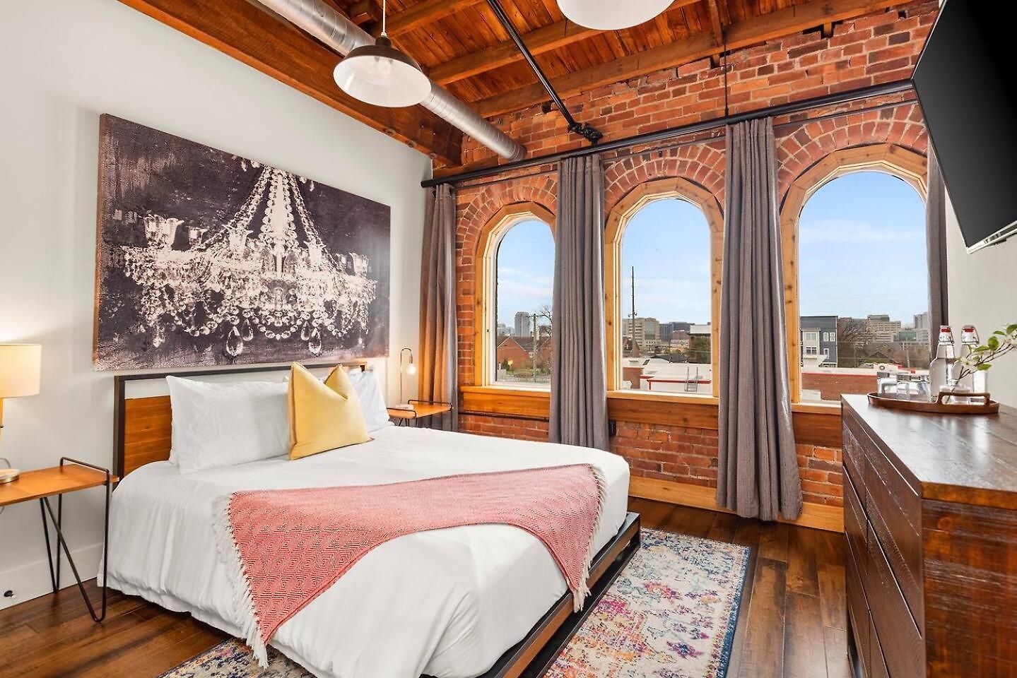 Apartment Rustic Loft W/ Speakeasy & Pool | Near Broadway *