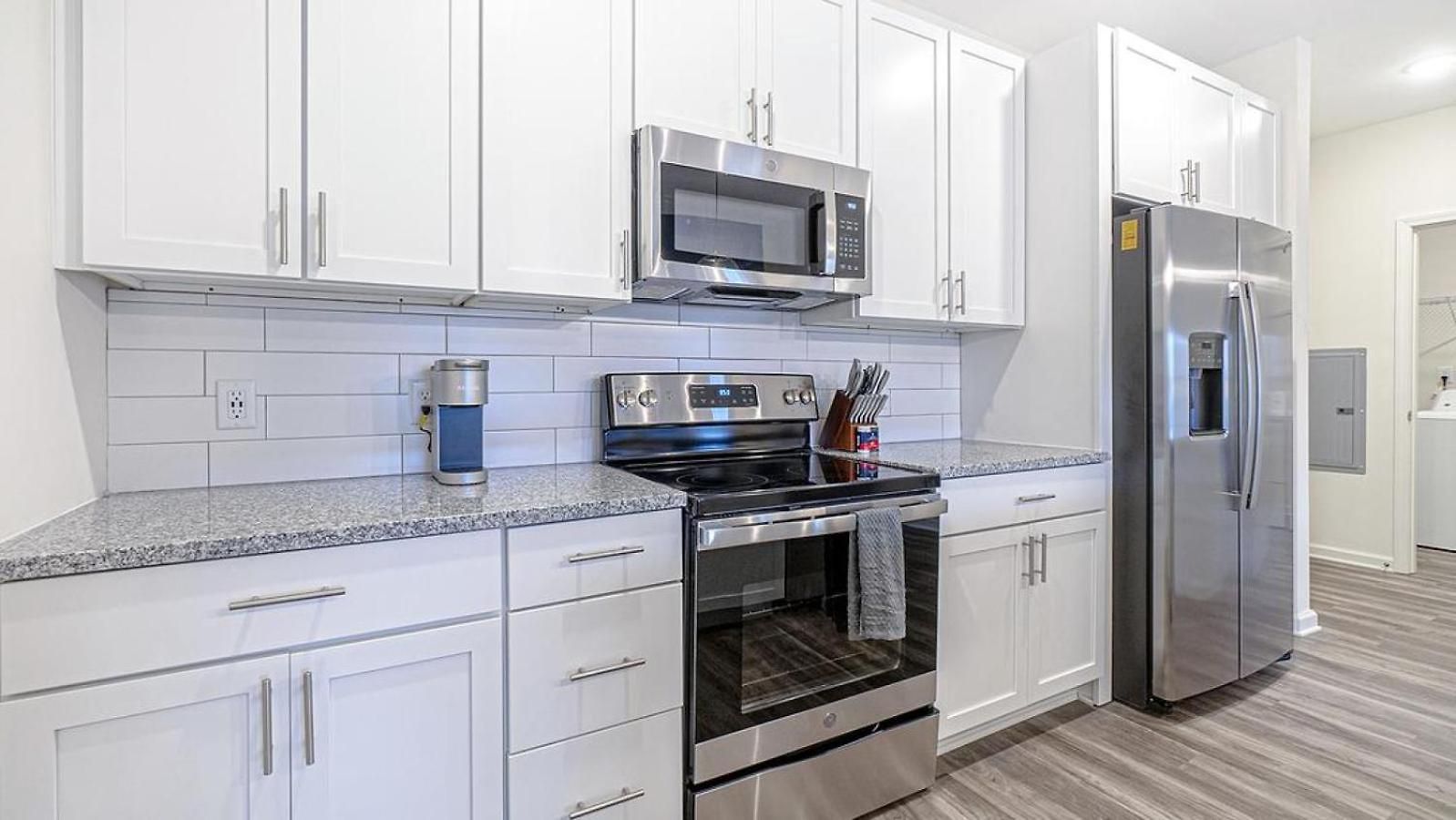 Apartment Landing Modern With Amazing Amenities