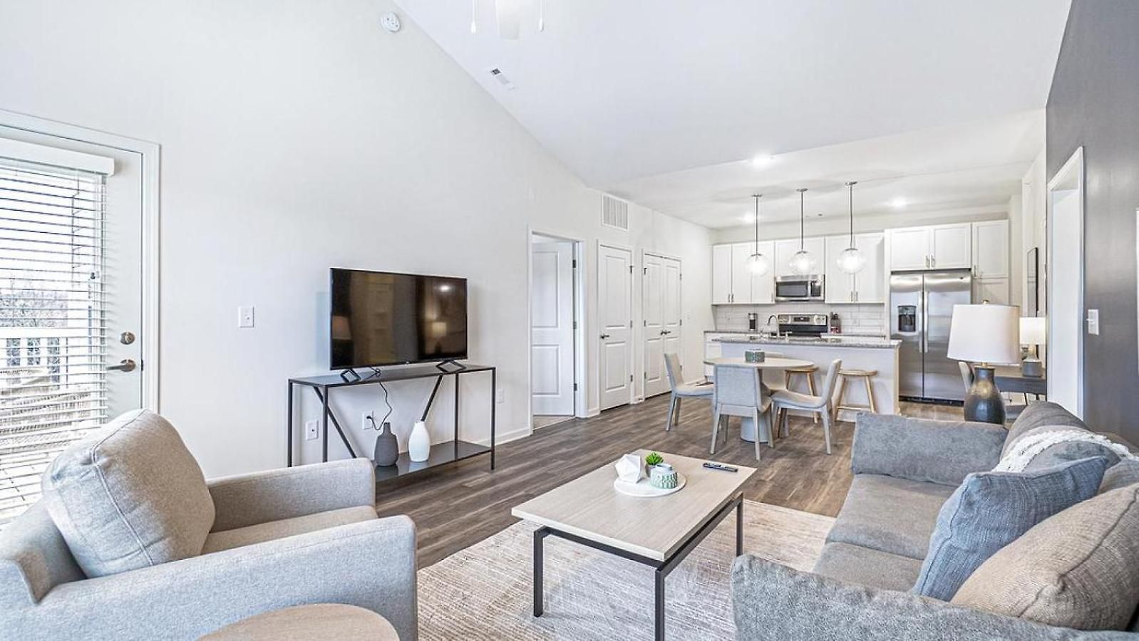 Apartment Landing Modern With Amazing Amenities Nashville