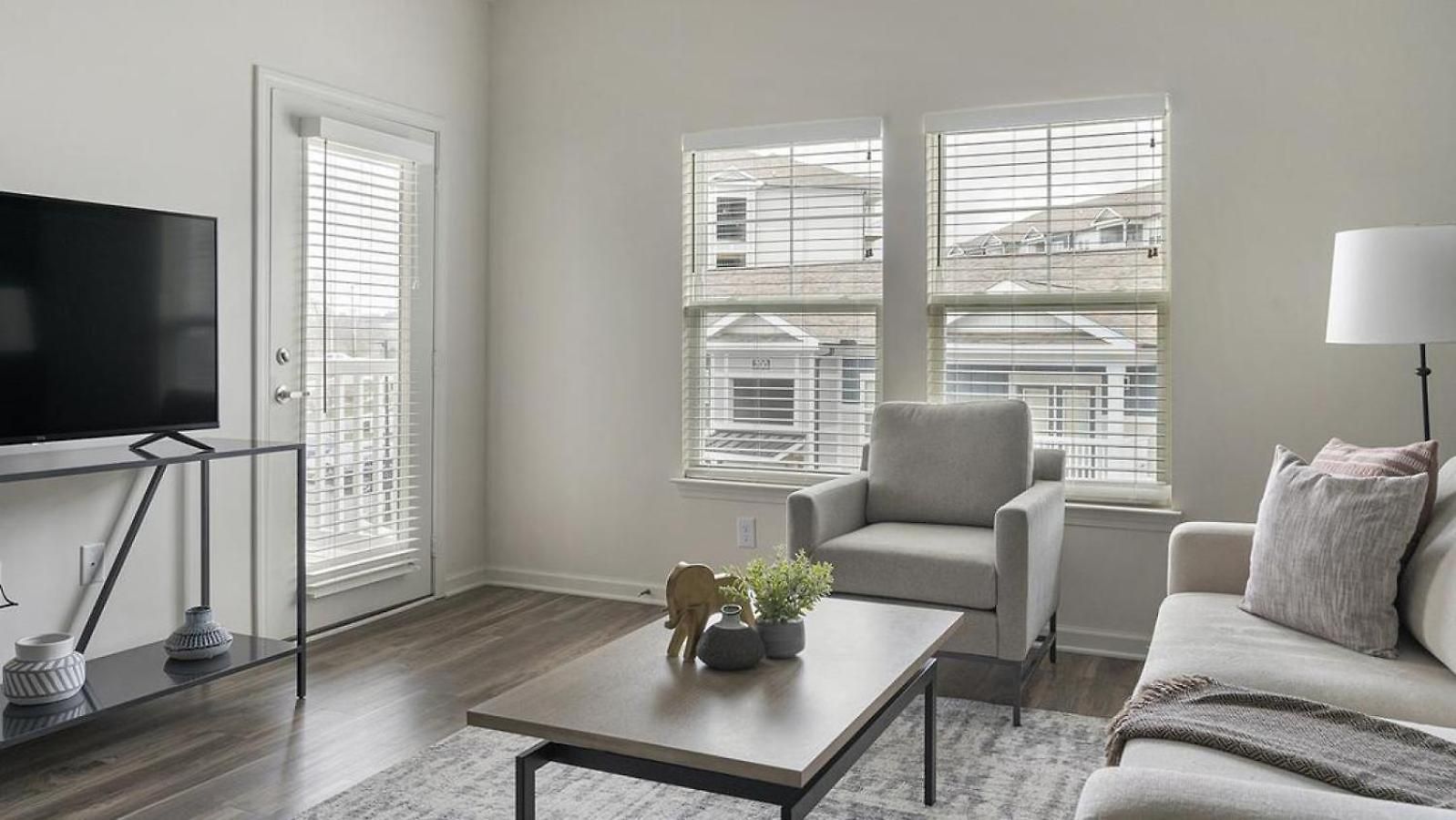 Landing Modern With Amazing Amenities Apartment