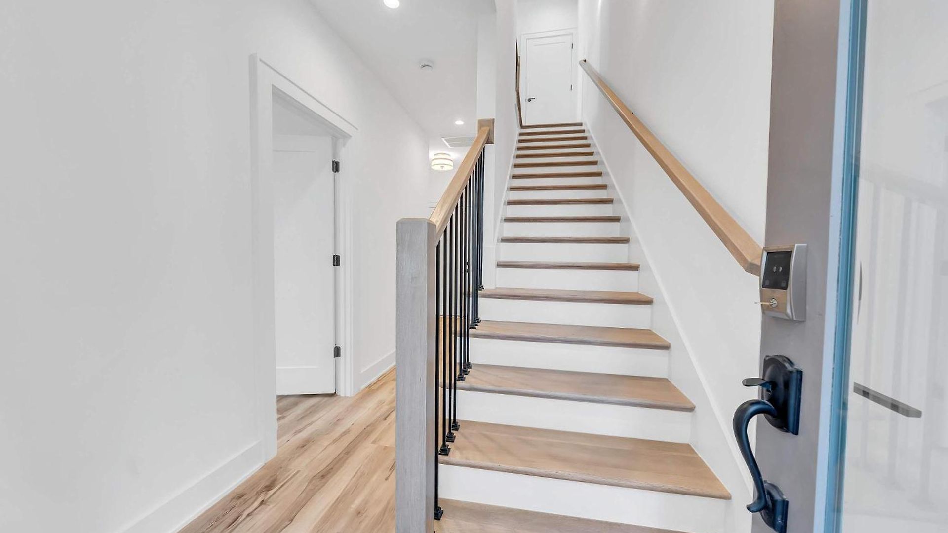 Apartment 4br Getaway - Rooftop Views - Fire Pit *