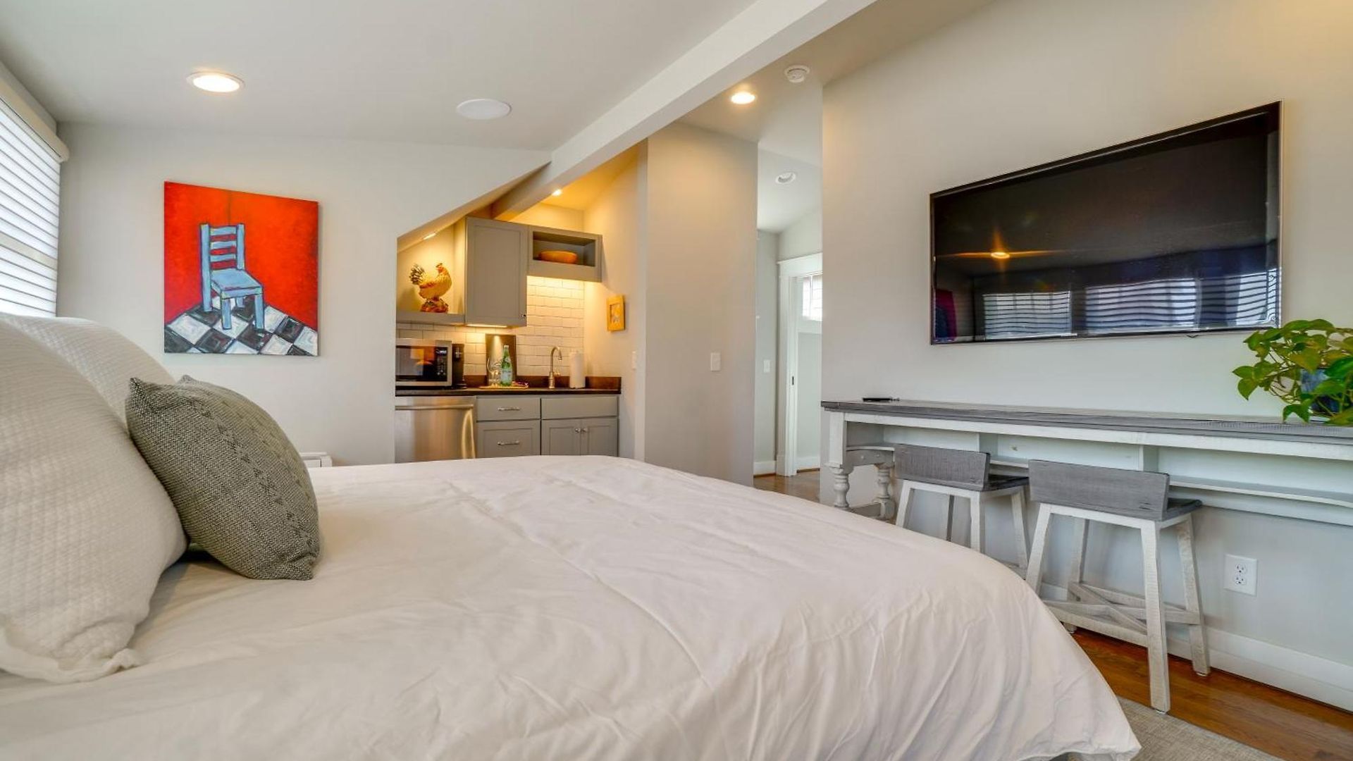 Apartment 1 Mi To Centennial Park, Couple's West End Retreat *