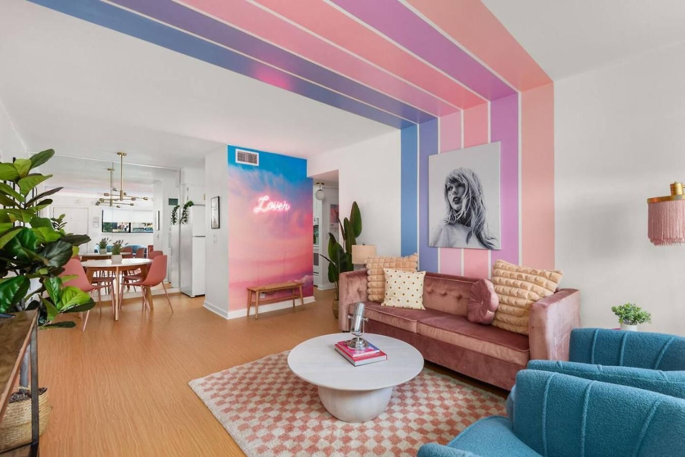 Country Legends On Music Row, Slps 27, Bachlorette Apartment *