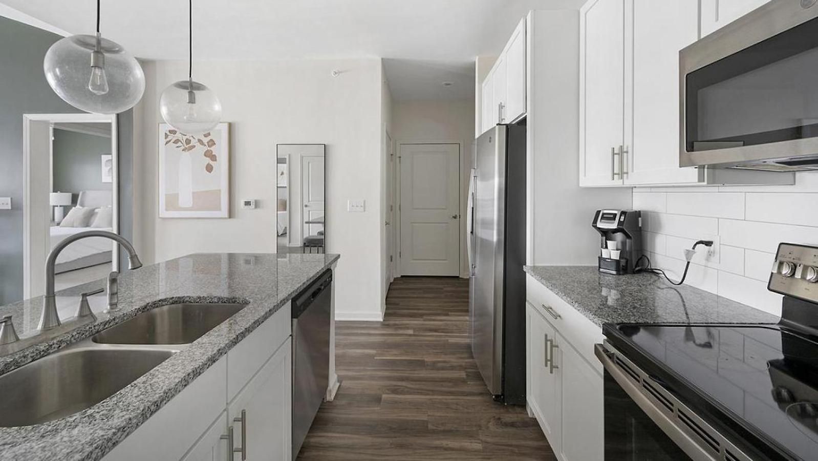 Apartment Landing Modern With Amazing Amenities Nashville
