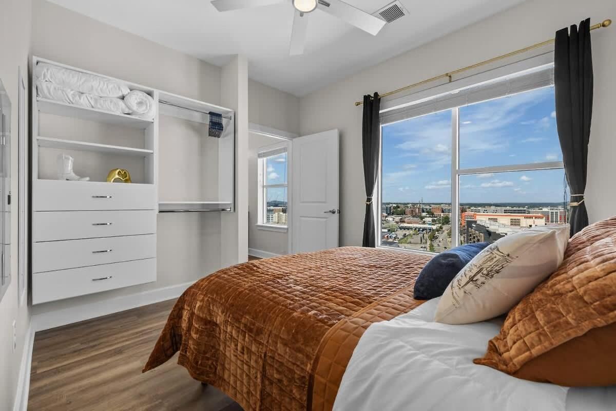 1br Retreat Near Ryman With Gym Access *