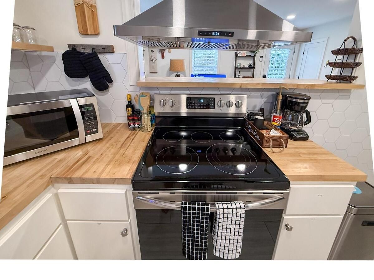 East 2br King Bed Retreat Apartment *