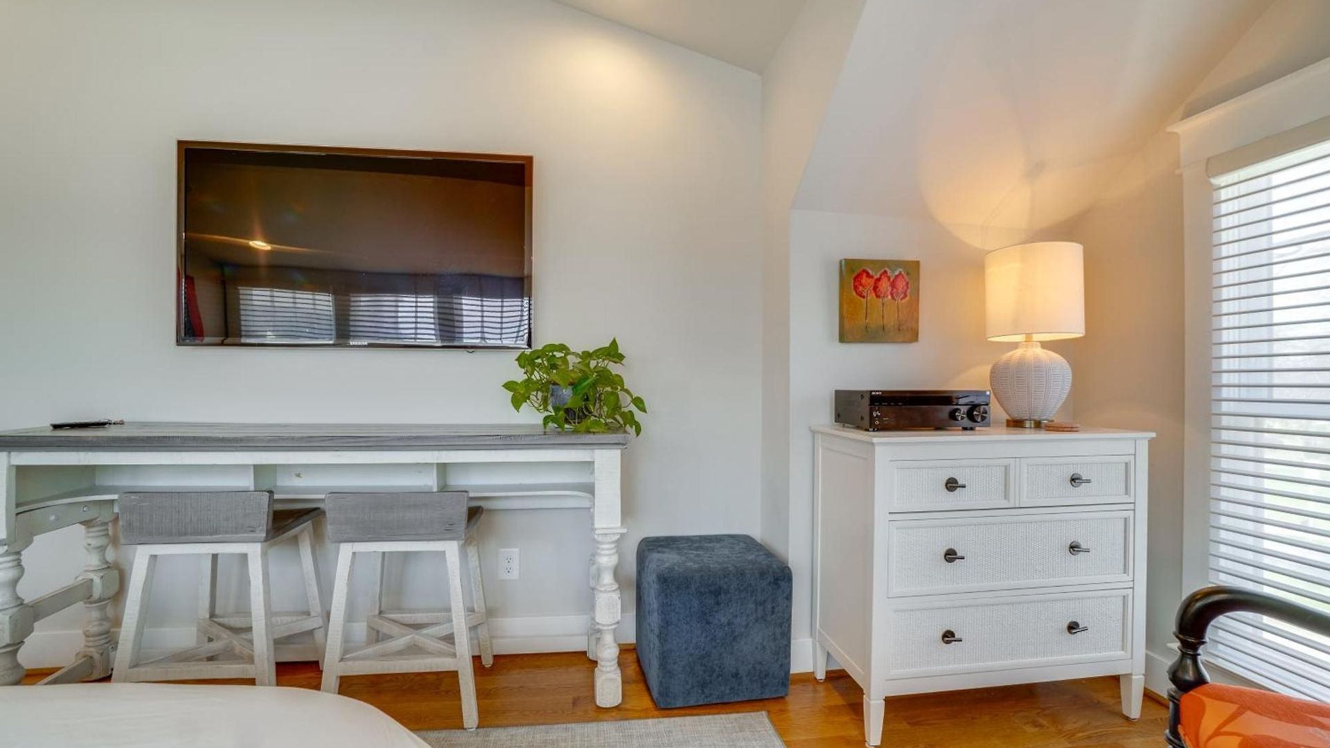 Apartment 1 Mi To Centennial Park, Couple's West End Retreat