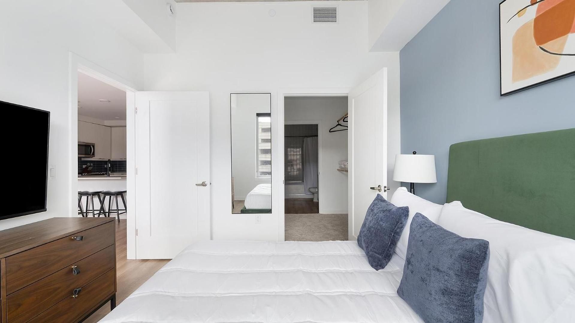 Landing Stunning 2bd Gym Pool * Nashville