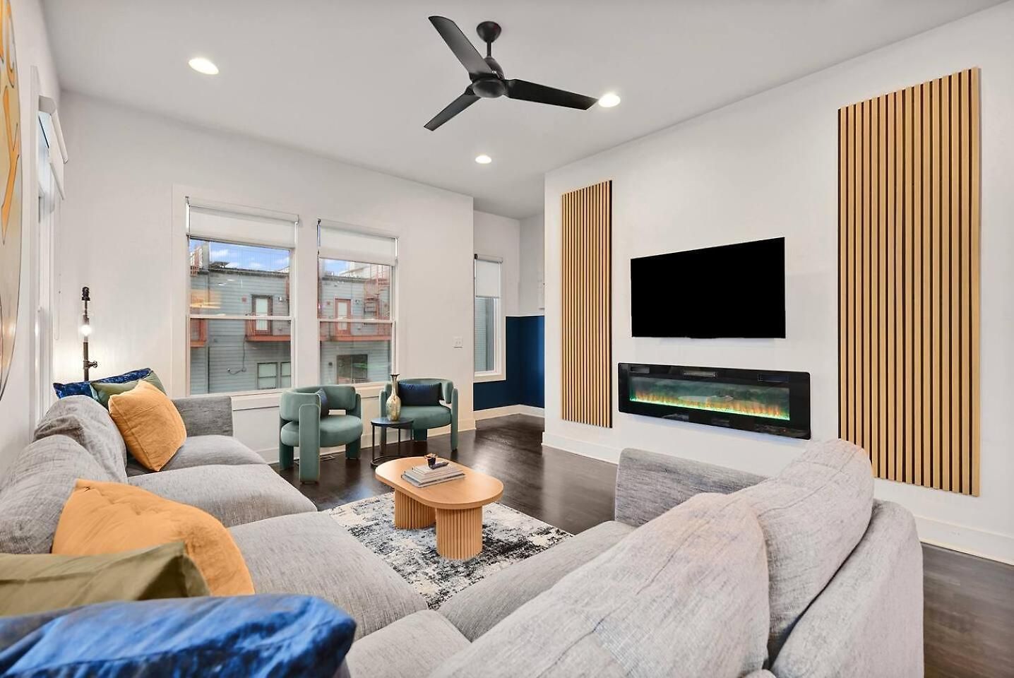 Apartment Modern Luxe Townhome With Rooftop Cinema