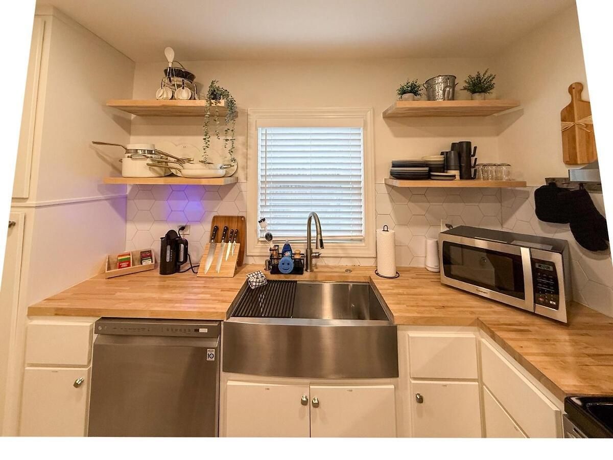 East 2br King Bed Retreat Apartment *