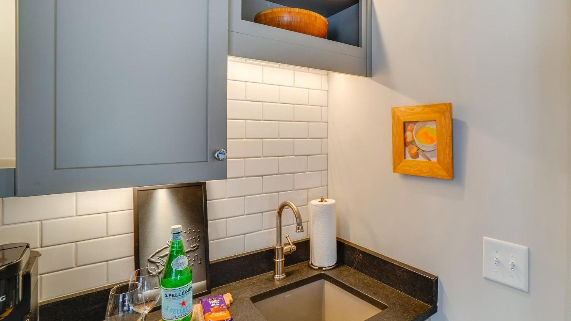 Apartment 1 Mi To Centennial Park, Couple's West End Retreat *