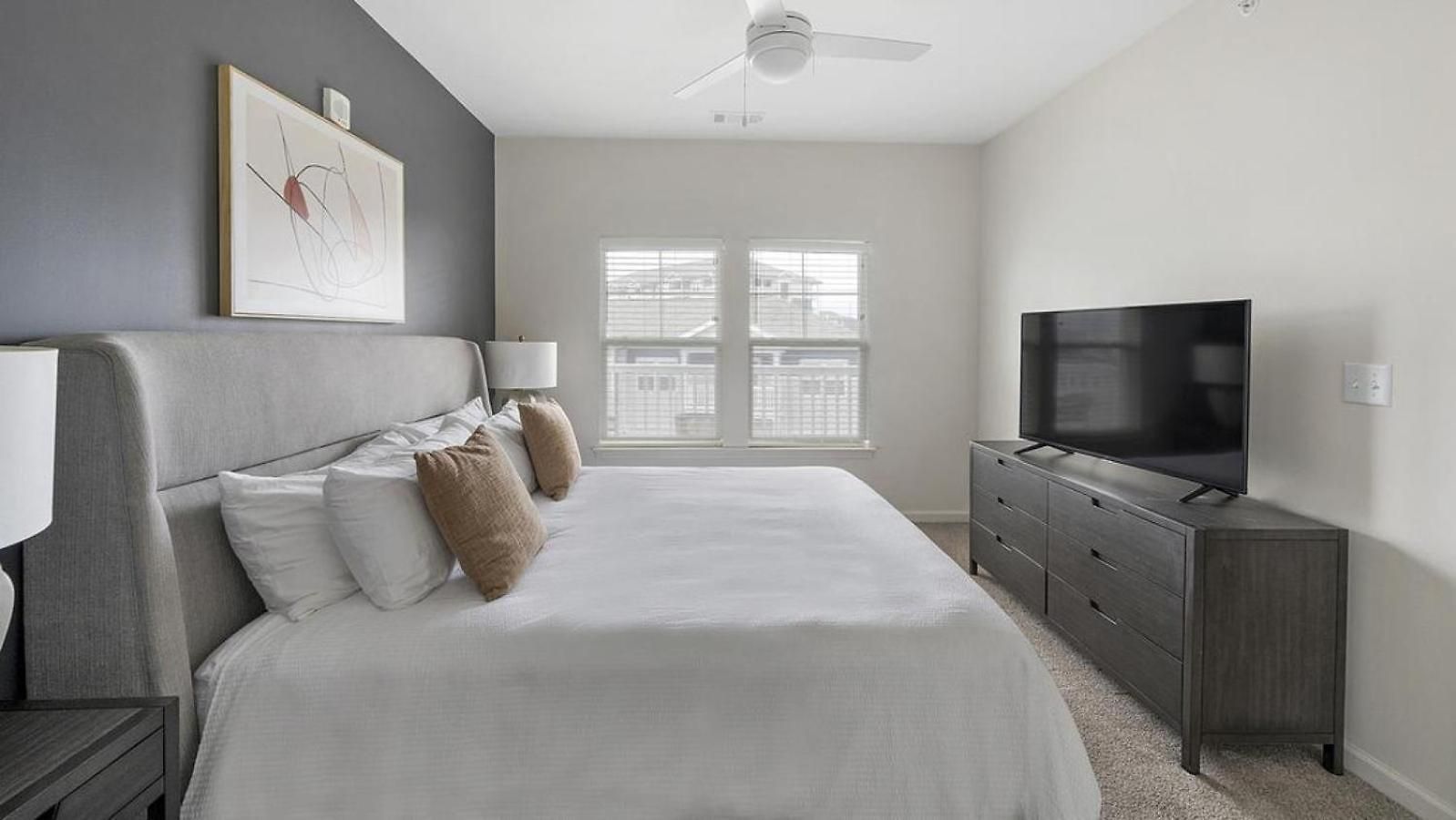 Apartment Landing Modern With Amazing Amenities