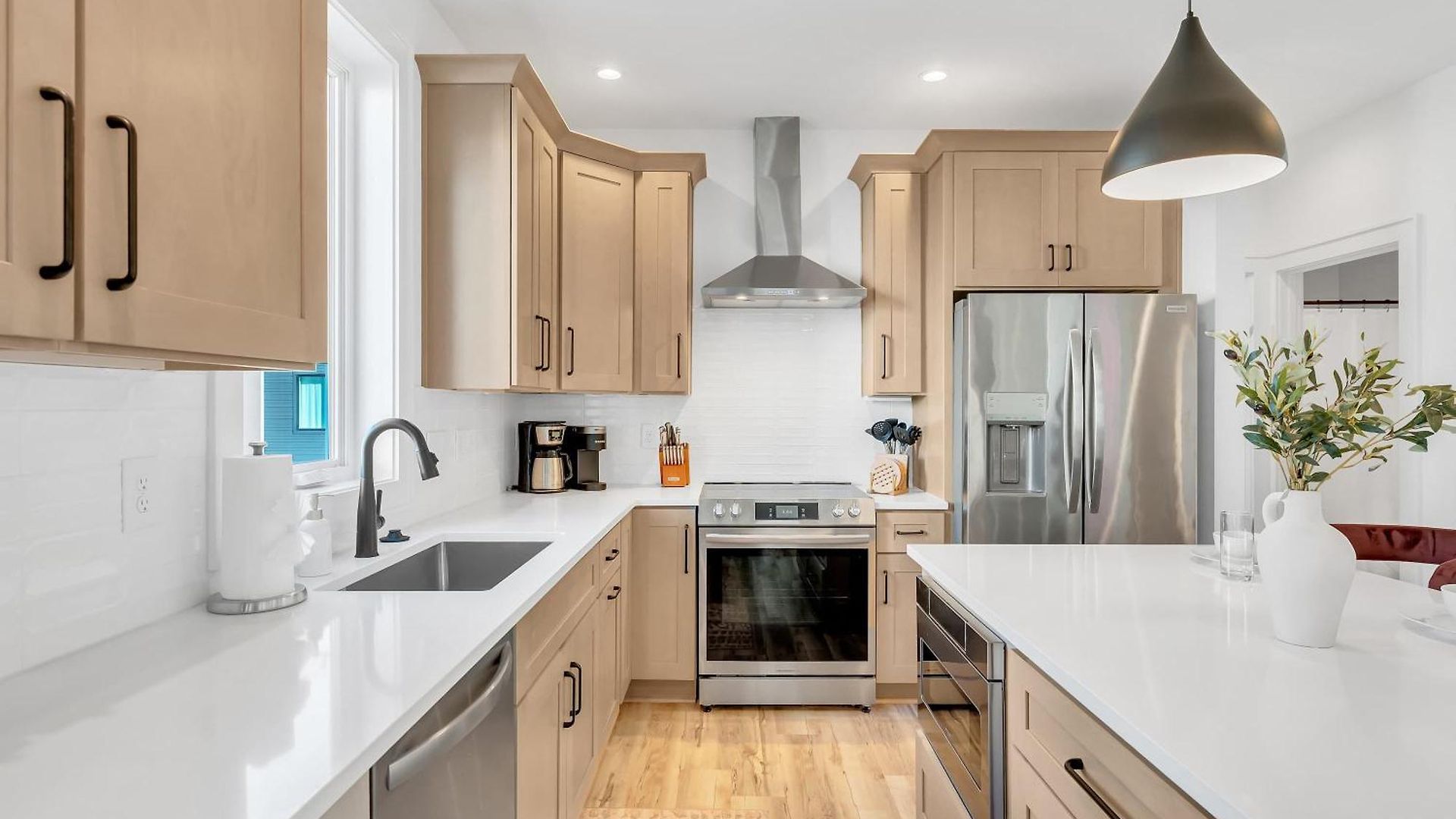 Apartment 4br Getaway - Rooftop Views - Fire Pit