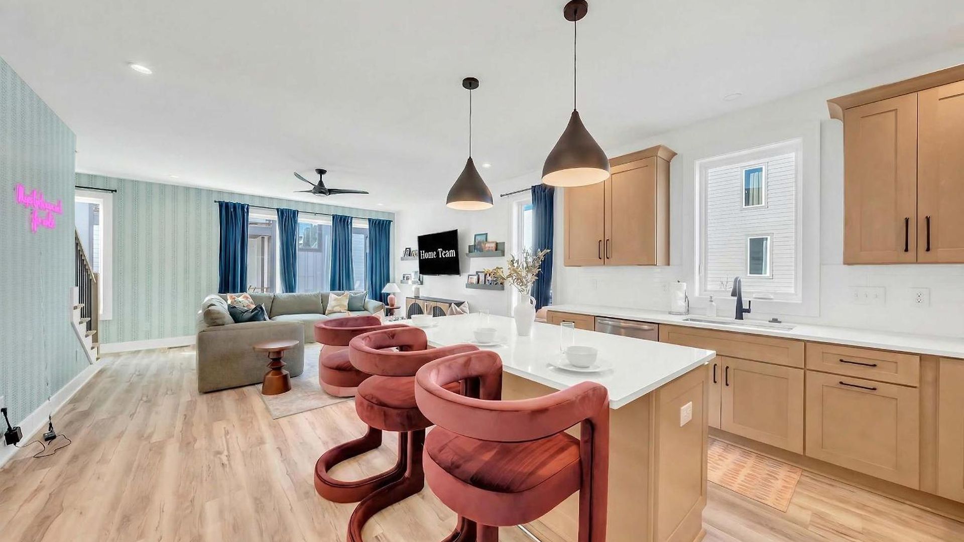 4br Getaway - Rooftop Views - Fire Pit Apartment *