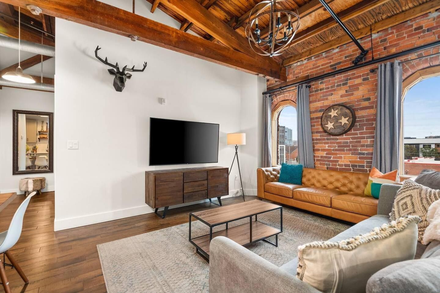 Apartment Rustic Loft W/ Speakeasy & Pool | Near Broadway