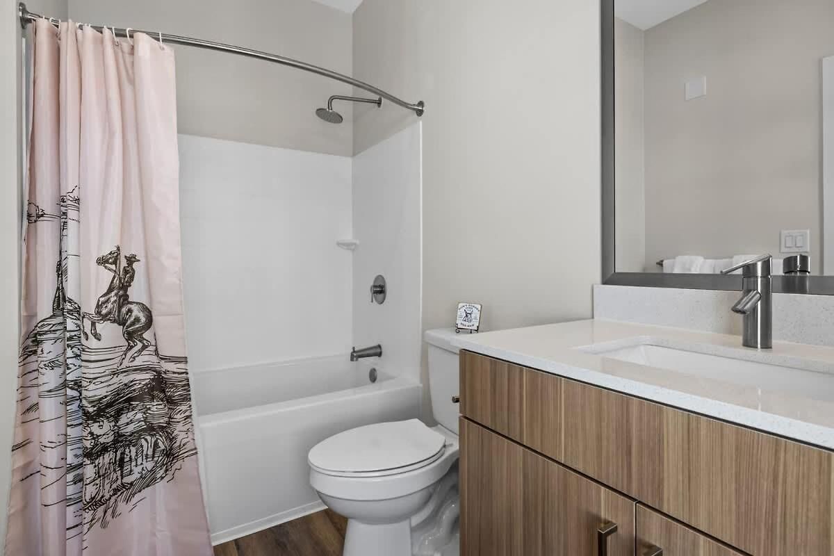 1br Retreat Near Ryman With Gym Access *
