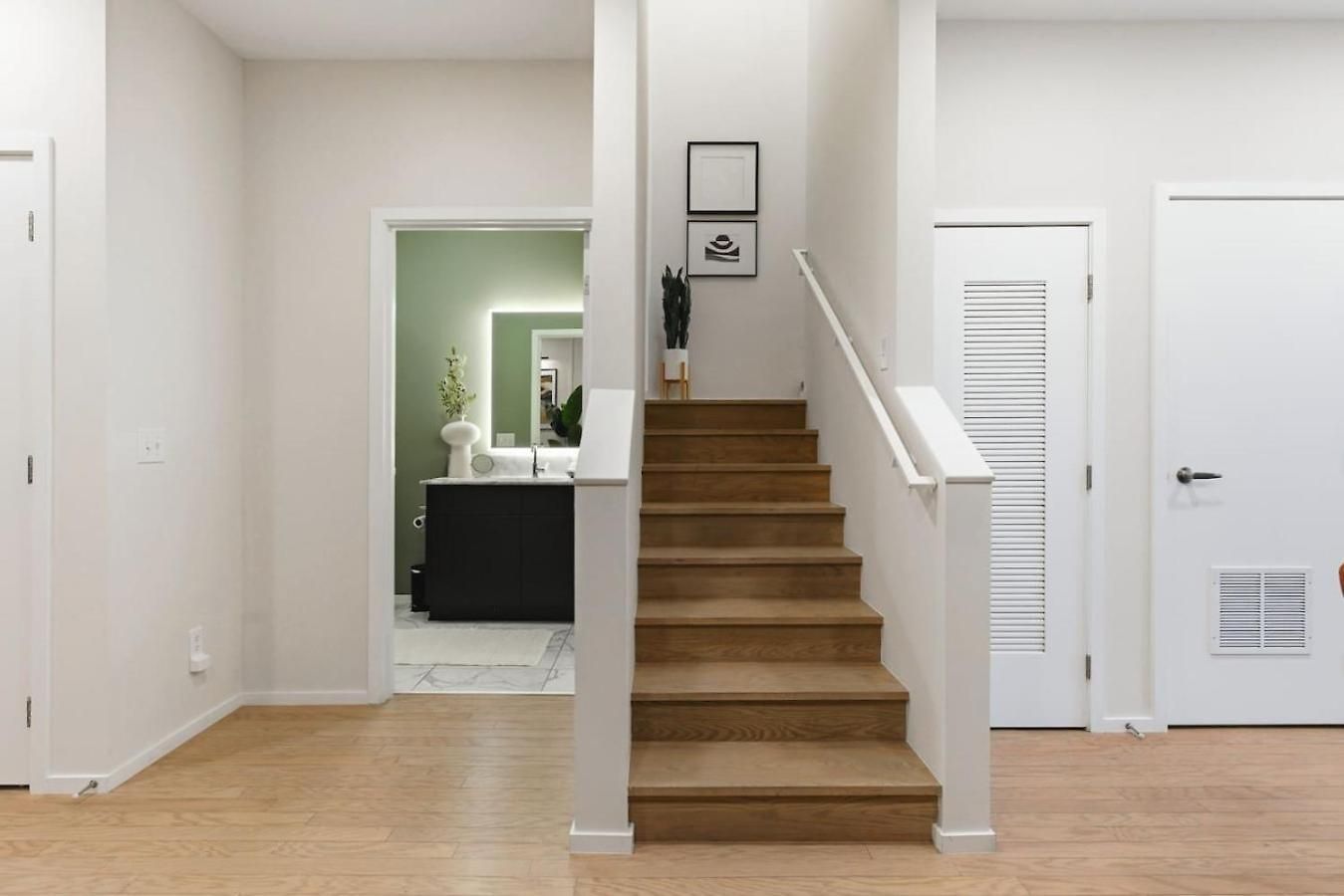 Penthouse River View With Patio And Parking Near Downtown Nashville