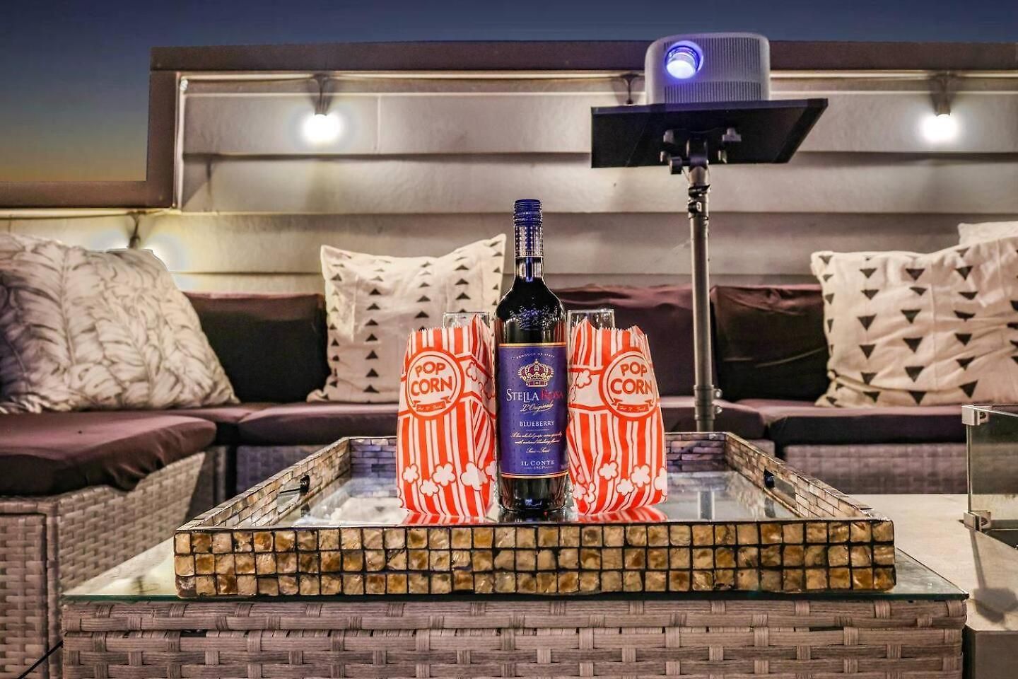 Modern Luxe Townhome With Rooftop Cinema *