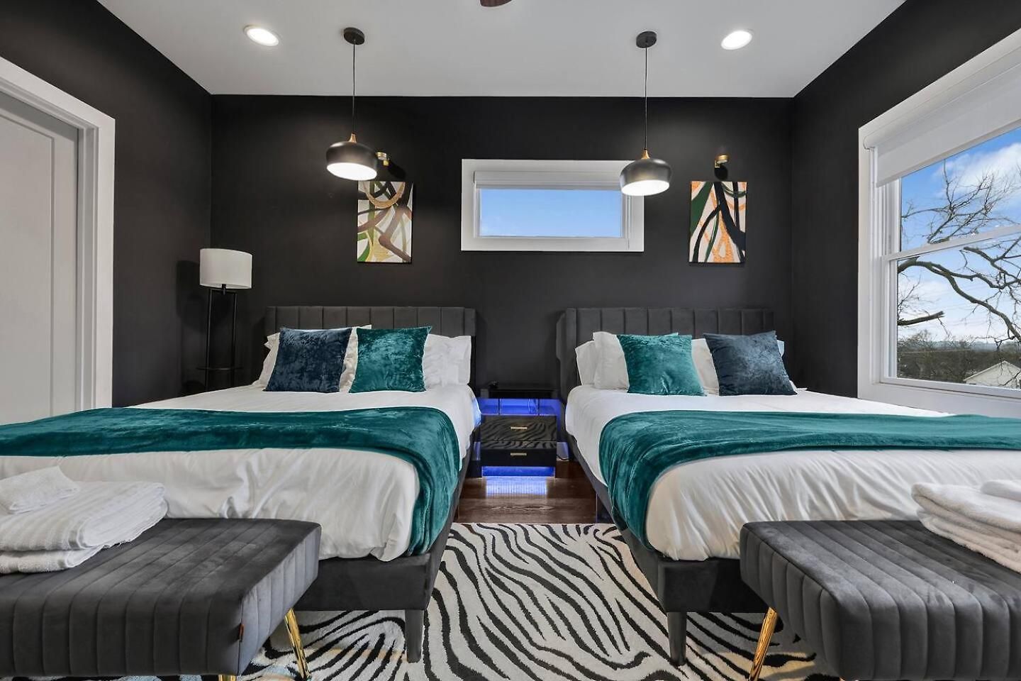 Modern Luxe Townhome With Rooftop Cinema Apartment *