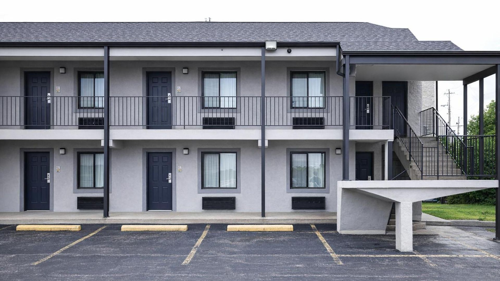 Quarters & Hotel 3*