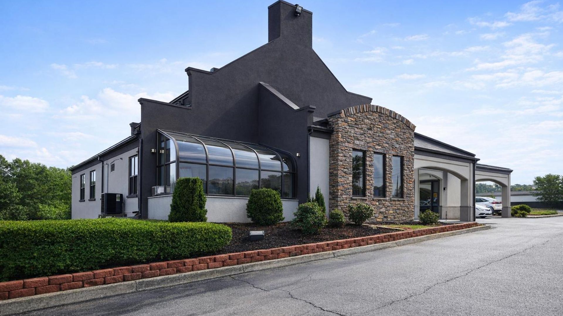 Quarters & Hotel