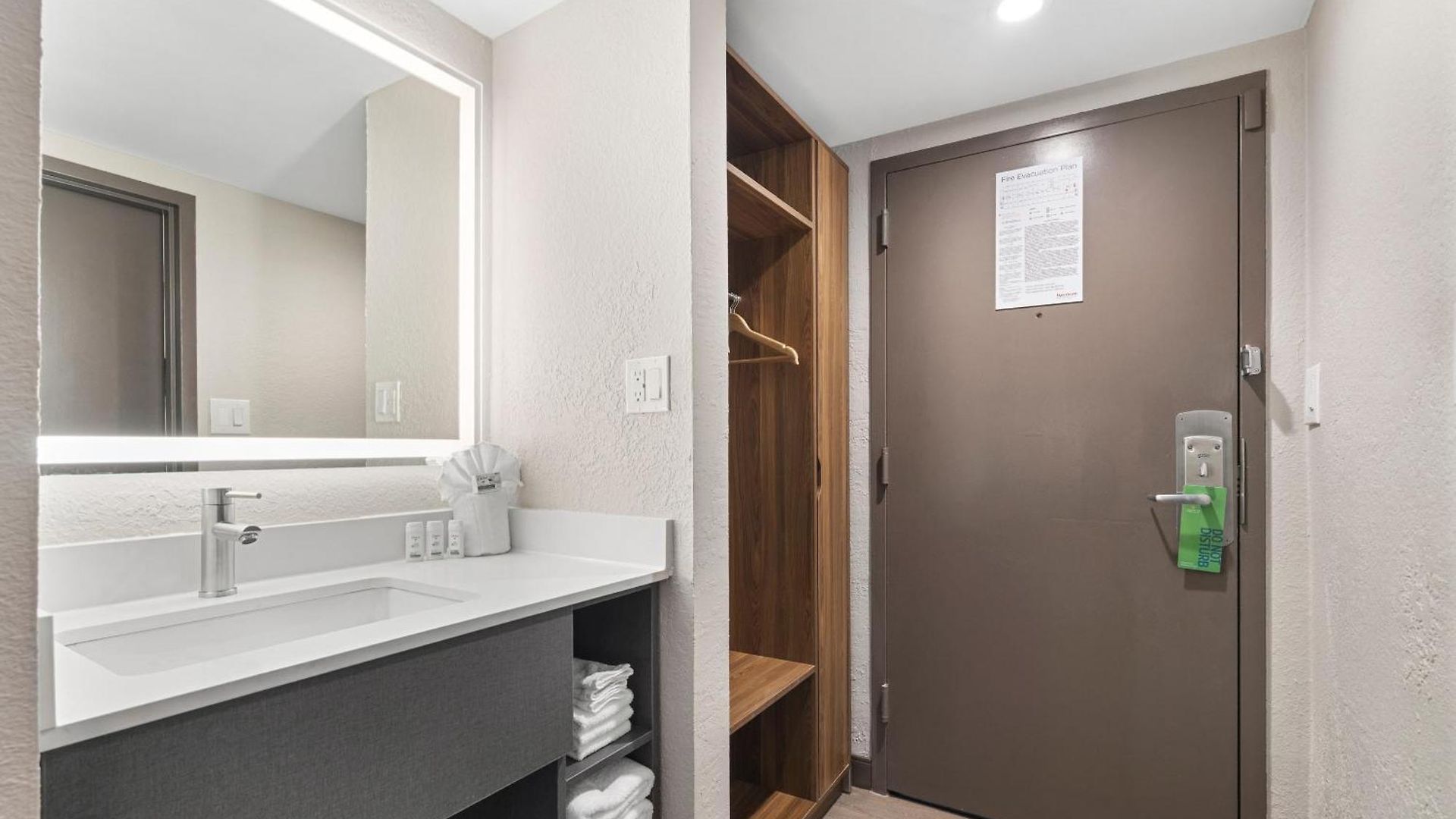 La Quinta By Wyndham Airport/opryland Hotel 3*