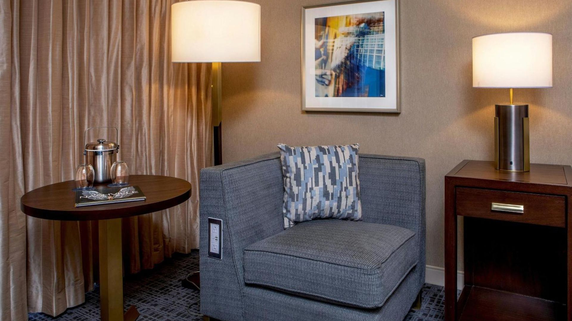 Sheraton Music Airport Hotel 4*