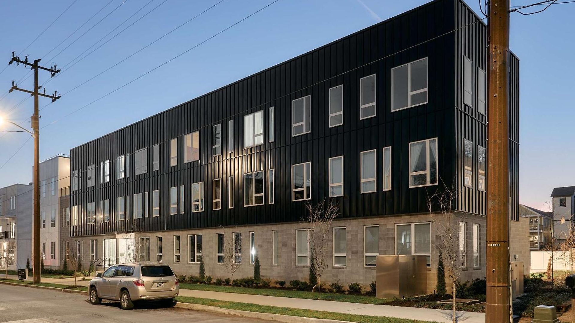 Dreamy With Fireplace, Rooftop, Gym, Parking, Sleeps 5 With King Bed, Sleeper Sofa, Hidden Bunk, Shared Rooftop And Gym, Free Dedicated Parking, Minutes To Broadway, Five Points & Grand Ole Opry, 24 Hr Hospitality *